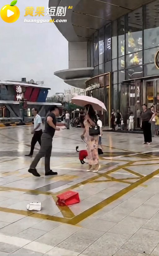 漳州商场门口当街对骂 10