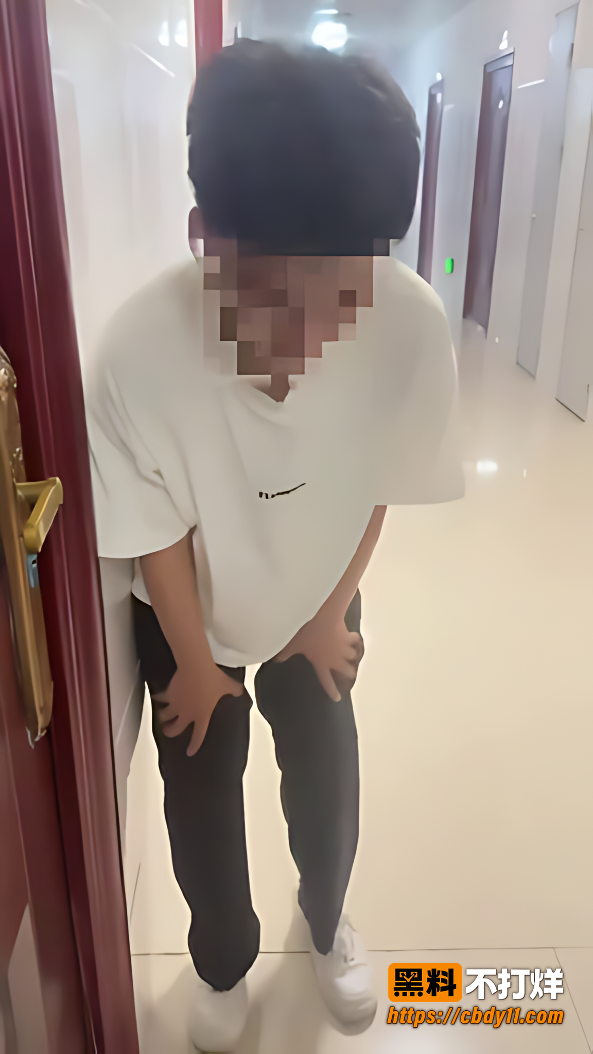 男子潜入女生宿舍偷内 3