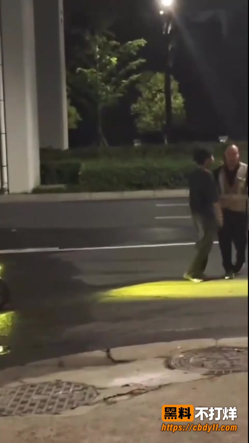 精神小伙与代驾之间的 6