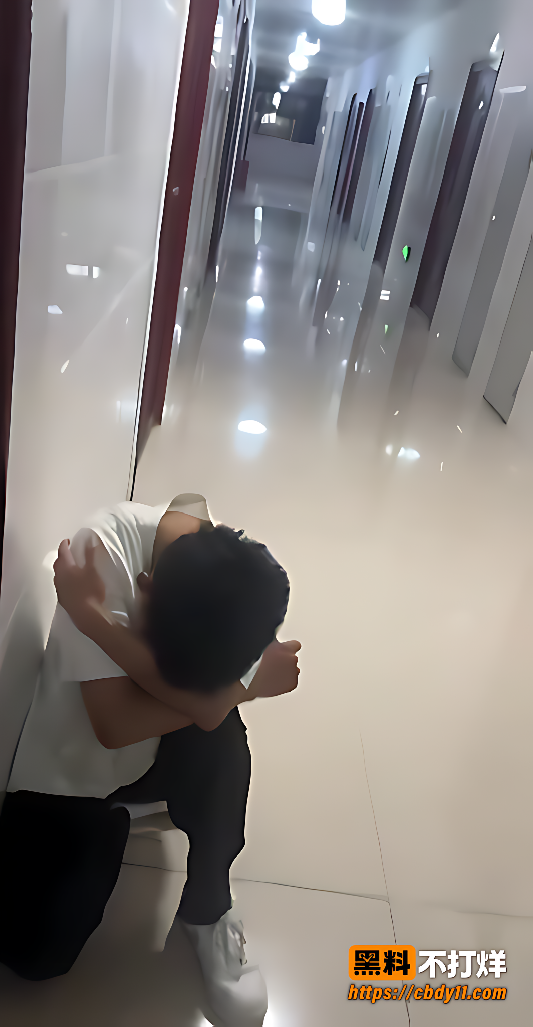 男子潜入女生宿舍偷内 4