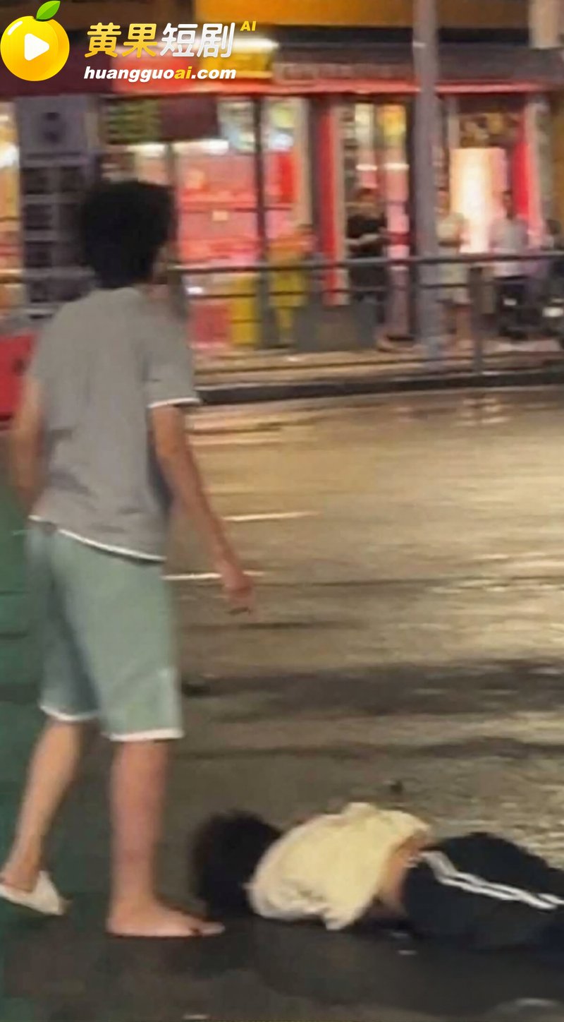精神小伙雨夜飙车酿严 3