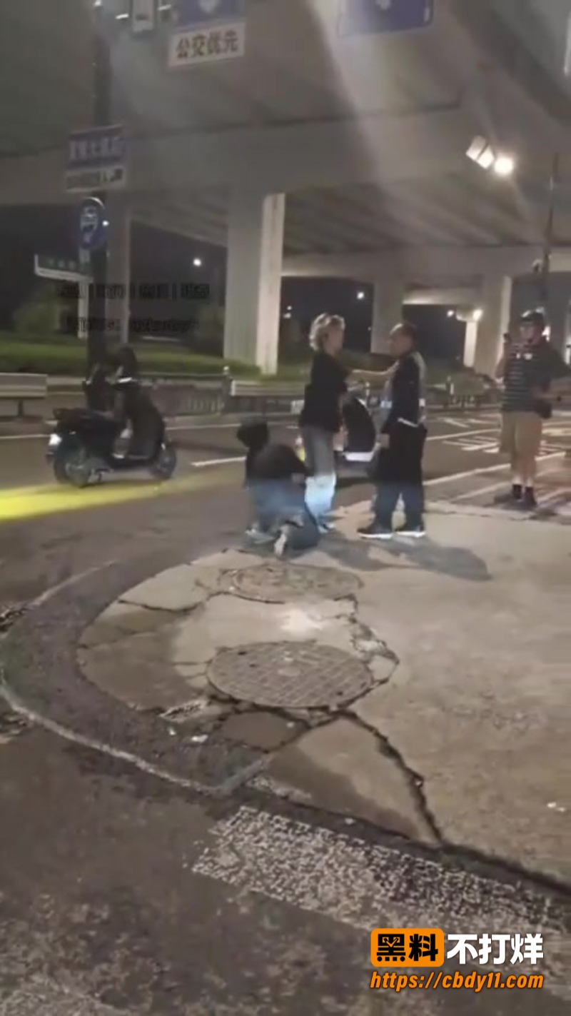 精神小伙与代驾之间的 2