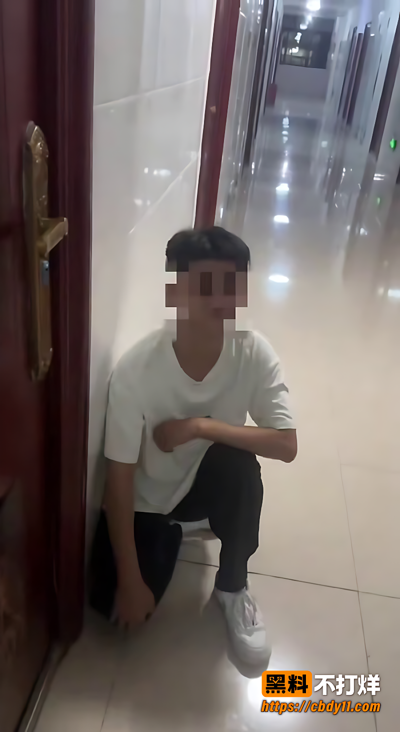 男子潜入女生宿舍偷内 2
